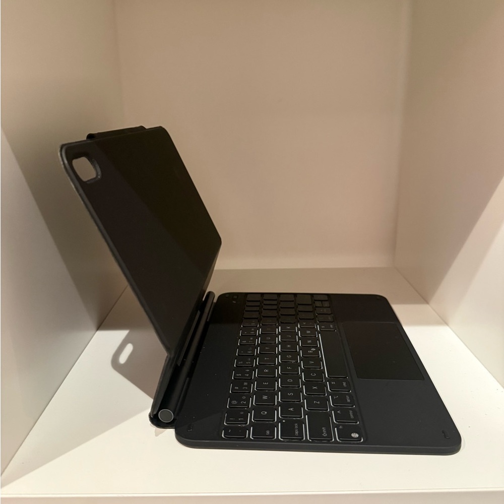 Black IPad Keyboard Case - Picture 4 of 9